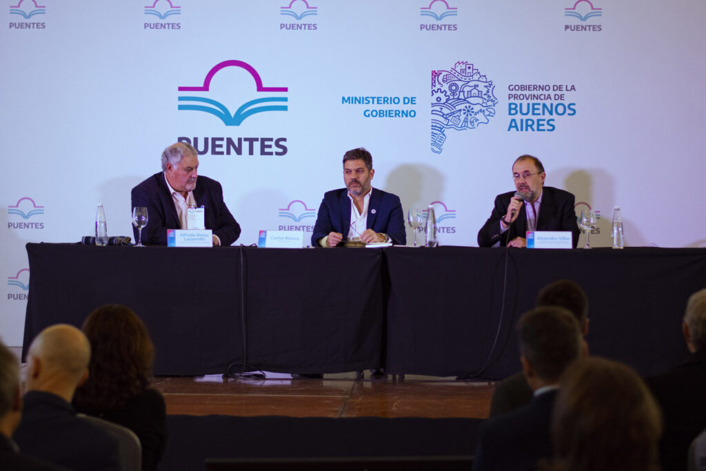 Desde Mar del Plata, Bianco relanzó el programa Puentes con fuertes críticas a la política educativa de Javier Milei.