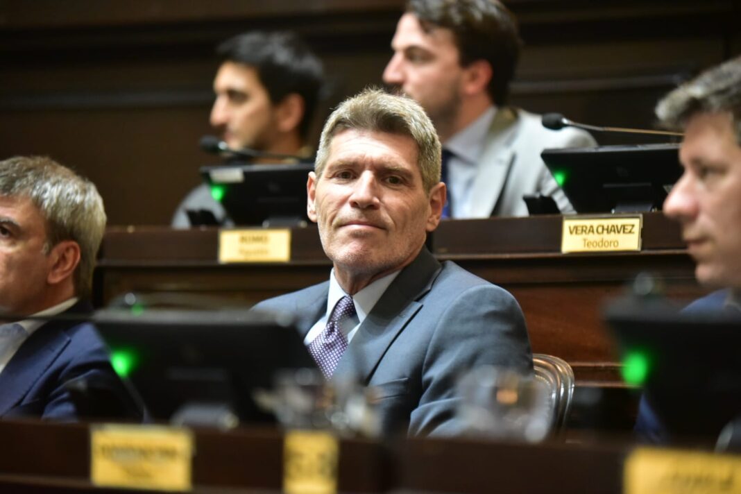 Como parte de un primer proyecto para avanzar en desregulaciones, el diputado Guillermo Castello impulsó la derogación de una ley que regula el servicio de limpieza en empresas.