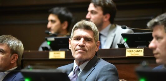 Como parte de un primer proyecto para avanzar en desregulaciones, el diputado Guillermo Castello impulsó la derogación de una ley que regula el servicio de limpieza en empresas.