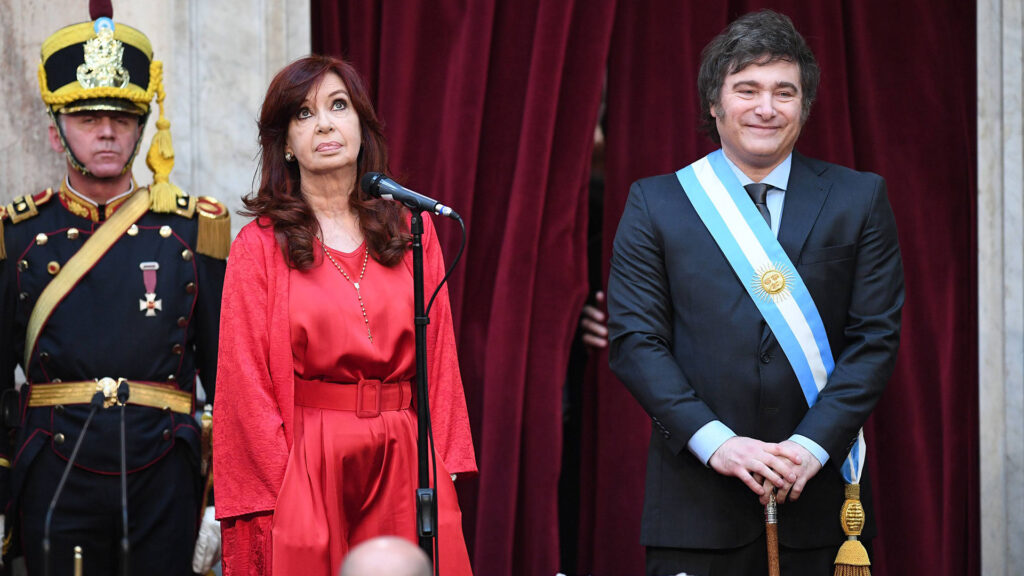 Cristina Kirchner sostuvo que el modelo económico implementado por Milei obliga a gran parte de la clase media a "tomar deuda para comer".