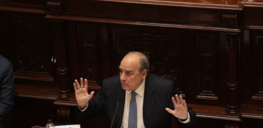 Francos confirmó que el Gobierno apelará el fallo de EE.UU. que ordena ceder el 51% de YPF a fondos litigantes por la reestatización de 2012.