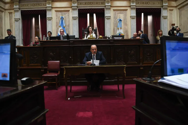 Francos justificó su polémica salida del recinto legislativo y aseguró que volverá  a presentarse en el Senado, en caso de ser citado.