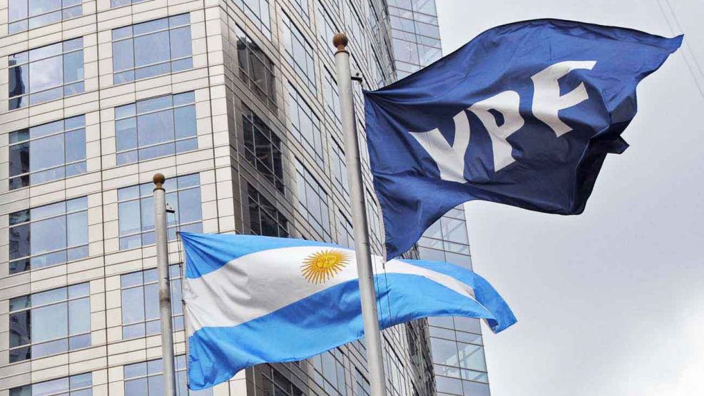 La jueza de Nueva York, Loretta Preska, ordenó a la Argentina ceder el 51% de las acciones de YPF a los fondos Burford y Eton Capital.