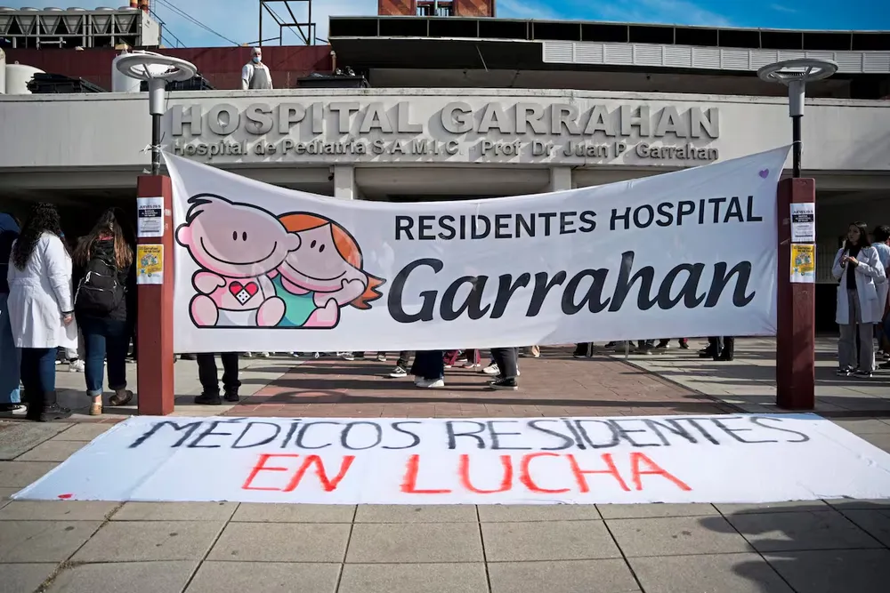 La nueva modificación del sistema nacional de residencias médicas, encendió nuevamente las alarmas del Garrahan.