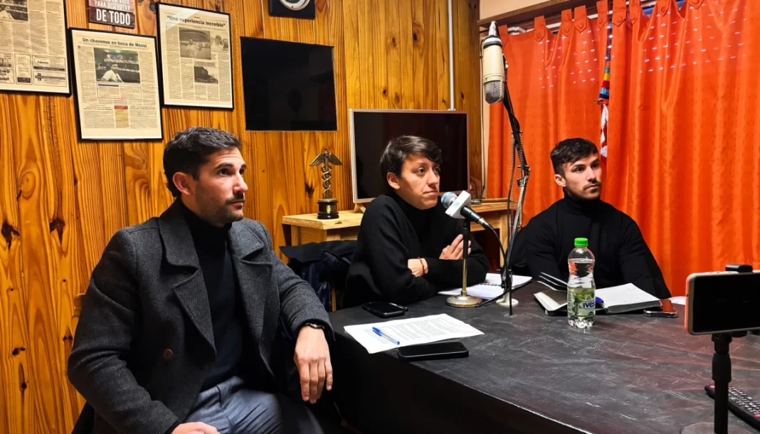 La intendenta de Gonzales Chaves, Lucía Gómez, echó al jefe de la patrulla de seguridad. Bronca y quejas de la comunidad por la decisión.