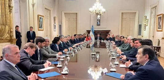 En plena tensión con la Casa Rosada, los gobernadores presentaron en el Senado dos proyectos clave para aumentar los fondos provinciales.