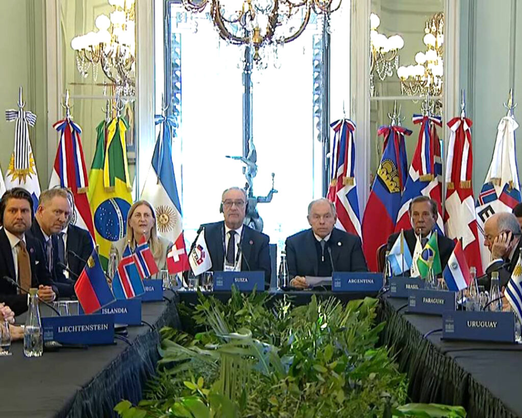 En la Cumbre del Mercosur Javier Milei volvió a poner en el centro de la escena su postura aperturista y liberal frente al bloque regional.