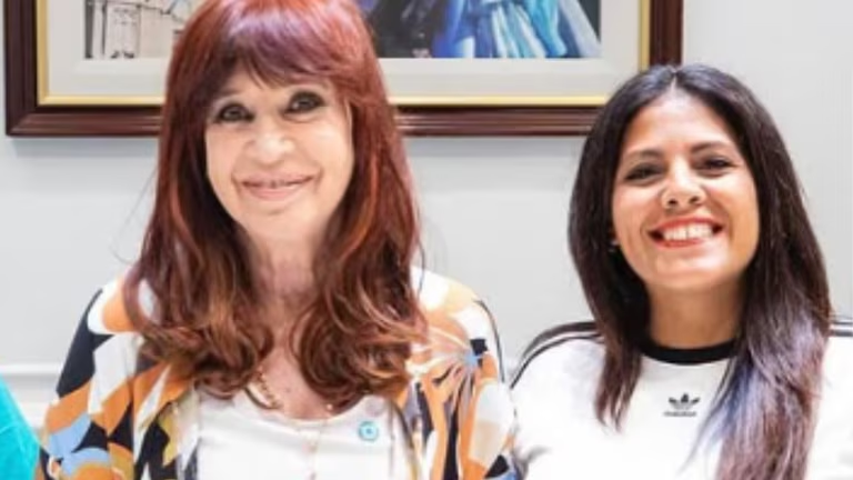 La dirigente camporista, Eva Mieri, junto con la ex presidenta Cristina Kirchner.