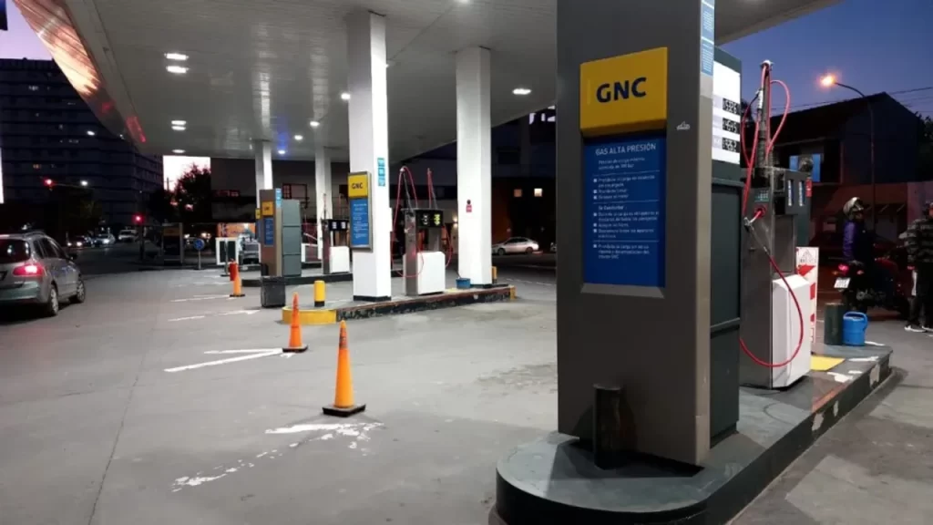 Para priorizar el suministro de GNC en los hogares, Camuzzi y el Gobierno nacional cortaron el expendio en las distribuidoras.