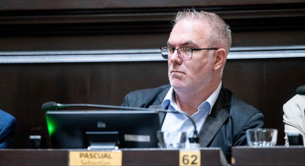 El diputado libertario, Sebastián Pascual denunciará a la administración de Kicillof por la inactividad del helicóptero sanitario.