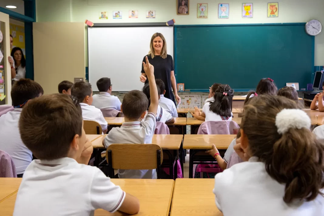 La diputada bonaerense, Susana González, presentó un proyecto de ley para que los docentes extracurriculares puedan regularizar sus aportes en el IPS.