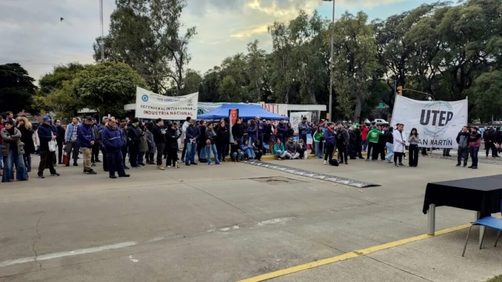 INTI: los manifestantes alertaron por el fuerte operativo de Seguridad y acusaron un "cerco policial" a la protesta.
