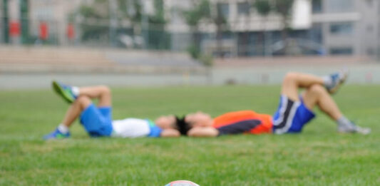 Diputados bonaerenses dieron aval en comisión al proyecto de Carlos Puglelli que promueve la salud mental en el deporte.