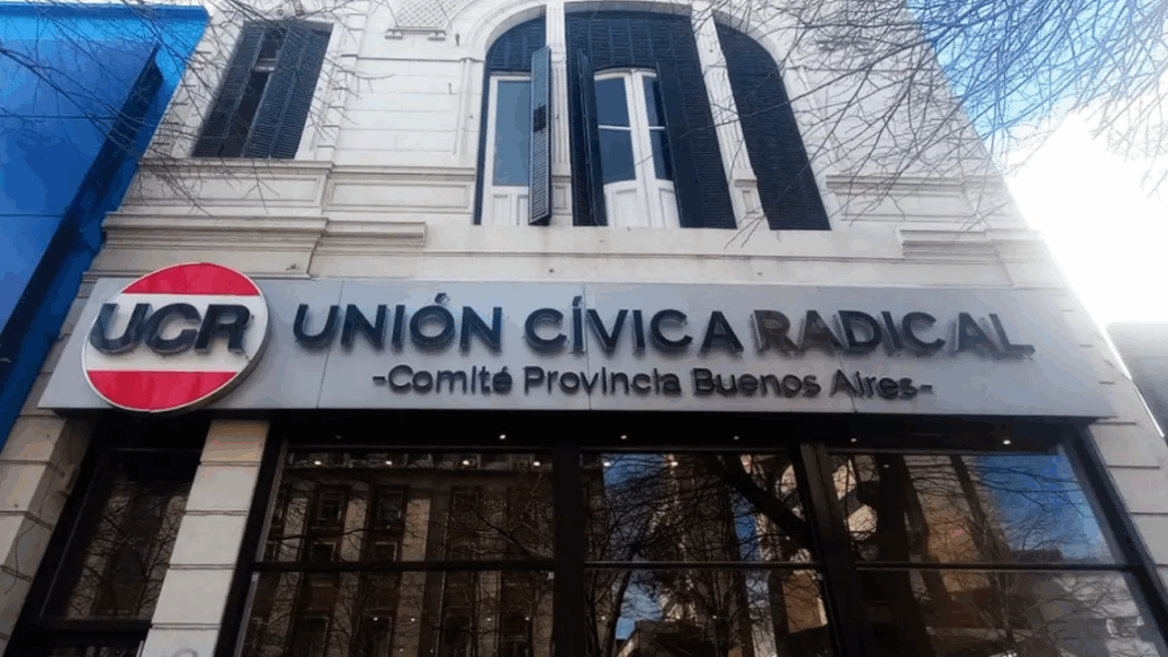 La UCR bonaerense avanzó en la definición de su estrategia y aprobó la conformación de un nuevo frente político “alejado de los extremos