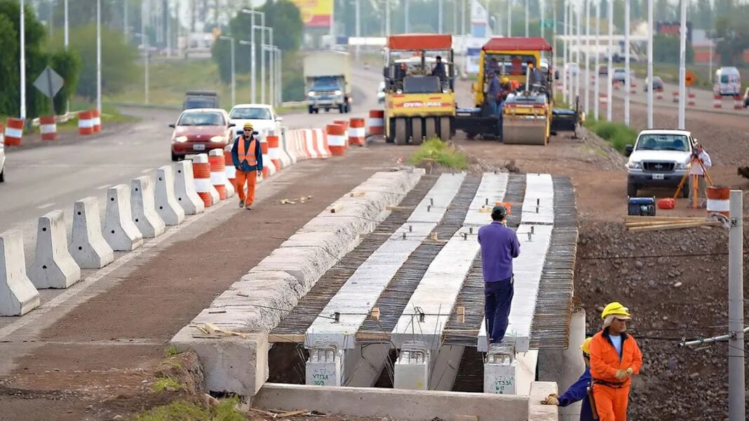 El titular del Colegio de Ingenieros, Jorge Castellano, alertó al Gobierno nacional sobre la paralización de las obras públicas y pidió 