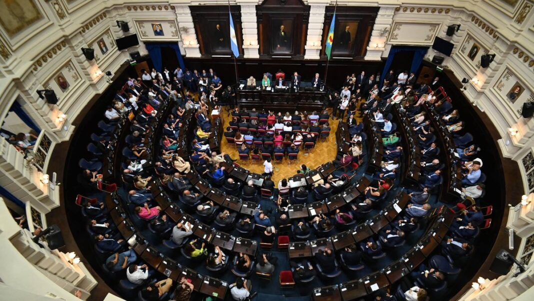 El escenario político bonaerense se recalentó con intensas negociaciones de cara al cierre de alianzas de las elecciones 2025.