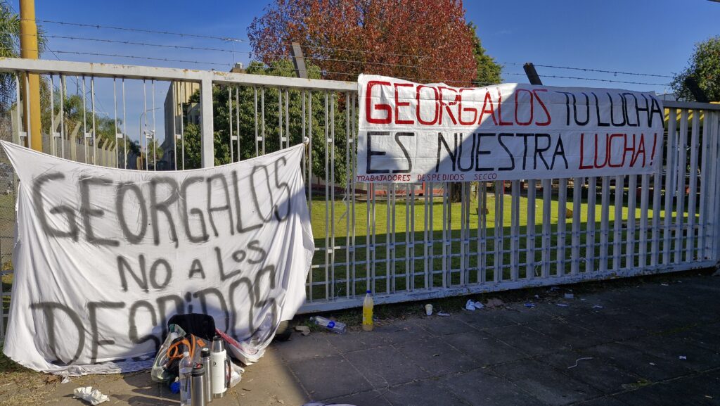 La empresa argumentó los despidos con acusaciones hacia los trabajadores cesanteados que fueron inmediatamente desmentidas por los representantes gremiales.