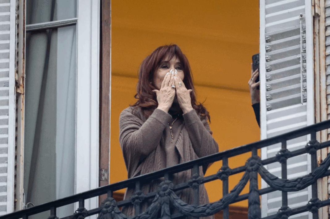 Cristina Kirchner reapareció este 9 de Julio con una dura advertencia sobre el rumbo económico del Gobierno de Javier Milei.