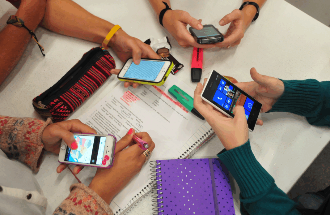 Belén Malaisi insiste en poner el foco sobre el uso de celulares en las aulas, y pidió al Gobierno bonaerense que informe los resultados de la incorporación.