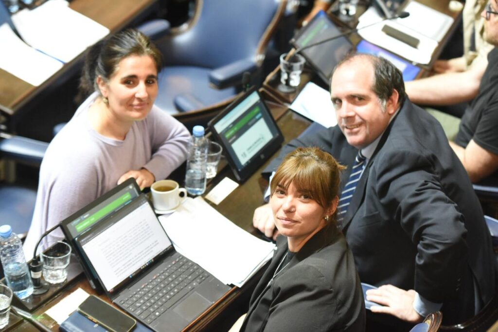 La diputada, Maricel Etchecoin, busca determinar si se violaron restricciones legales en el traslado del Bingo Ramallo, que pertenece a dirigentes vinculados al PRO.