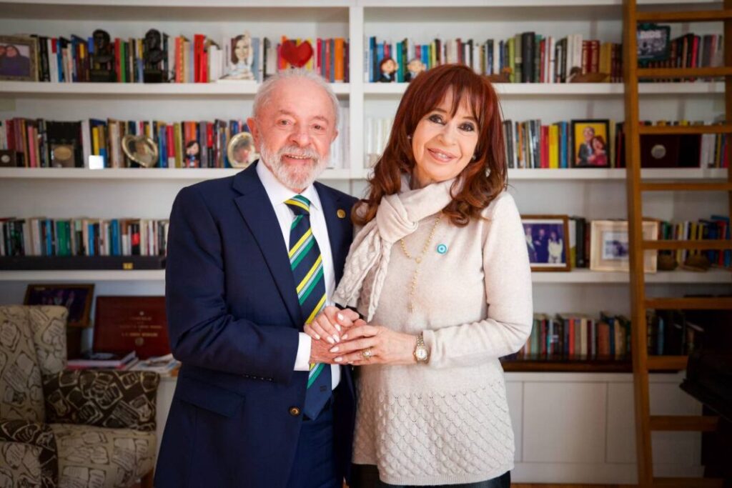 El presidente de Brasil, Lula Da Silva, fue uno de los dirigentes que visitó a Cristina Kirchner tras la condena en la Causa Vialidad.