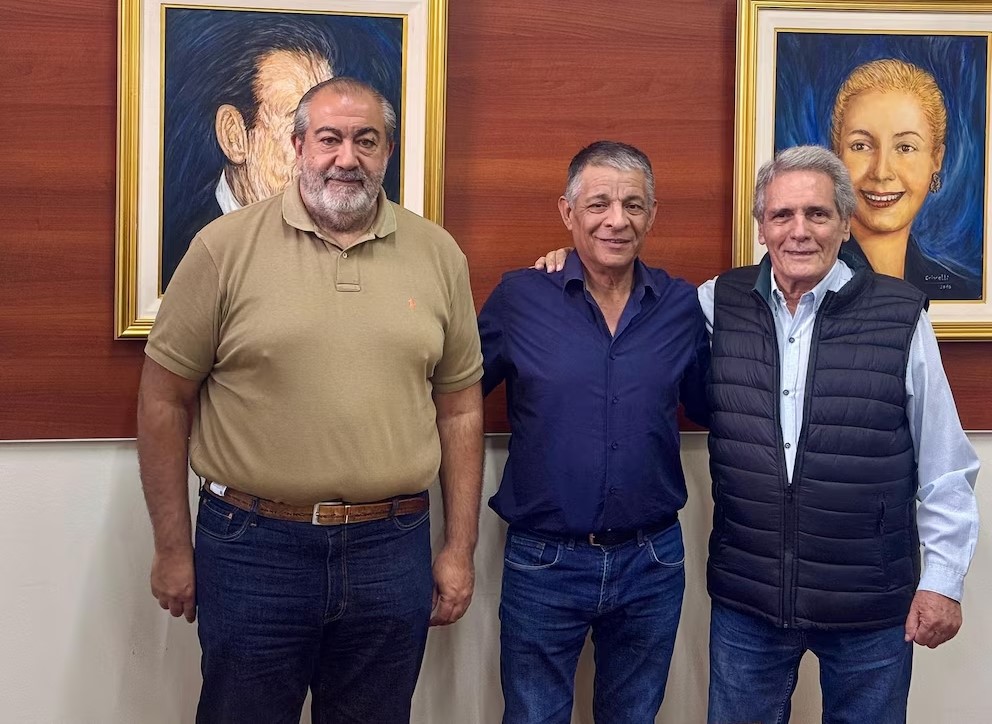 El triunvirato de la CGT negoció con Kicillof un lugar importante en las listas para dirigentes sindicales.