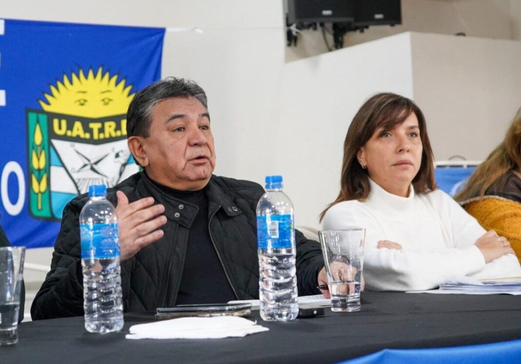 La secretaria nacional de organización de UATRE, Natalia Sánchez Jauregui, cuestionó el poco aumento salarial que efectuó la Mesa de Enlace a los trabajadores rurales.