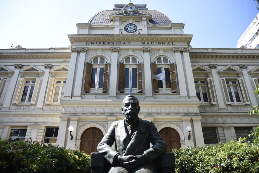 La UNLP cuenta en su oferta académica con un total de 122 carreras de grado en sus 17 facultades.