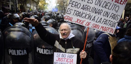Trabajadores del CONICET, médicos y jubilados protagonizarán un súper miércoles de movilización, en medio de una sesión clave para la oposición en Congreso.