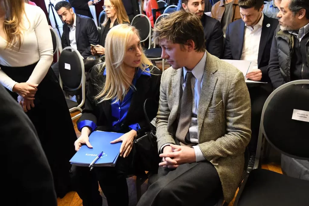 A pesar de las diferencias, Karina Milei y Santiago Caputo se pusieron al frente del armado de listas para las elecciones 2025 en la provincia de Buenos Aires.