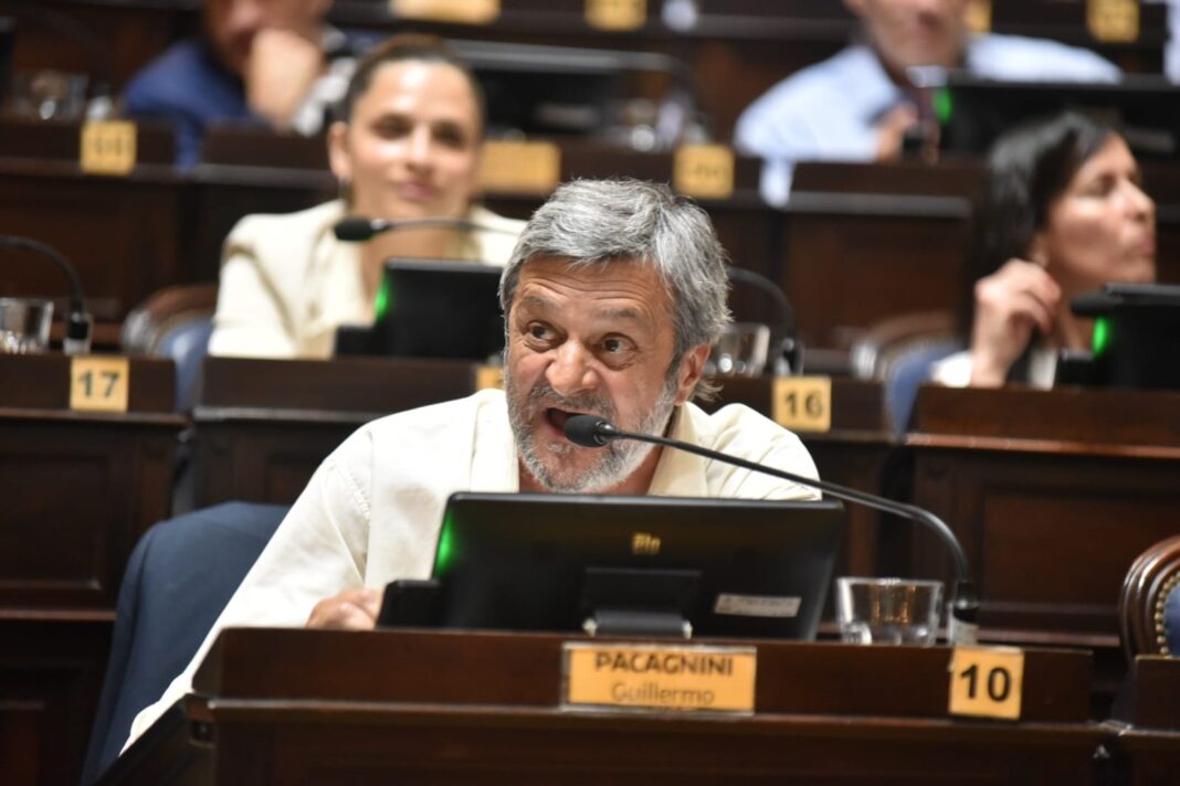 El diputado bonaerense Guillermo Pacagnini cuestionó a Kicillof y denunció un ajuste coordinado entre Nación y Provincia.