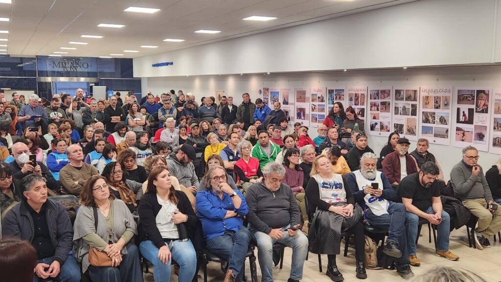 El plenario de las dos CTA contó con representantes de varios sindicatos que apoyaron el plan de lucha expuesto durante la jornada.