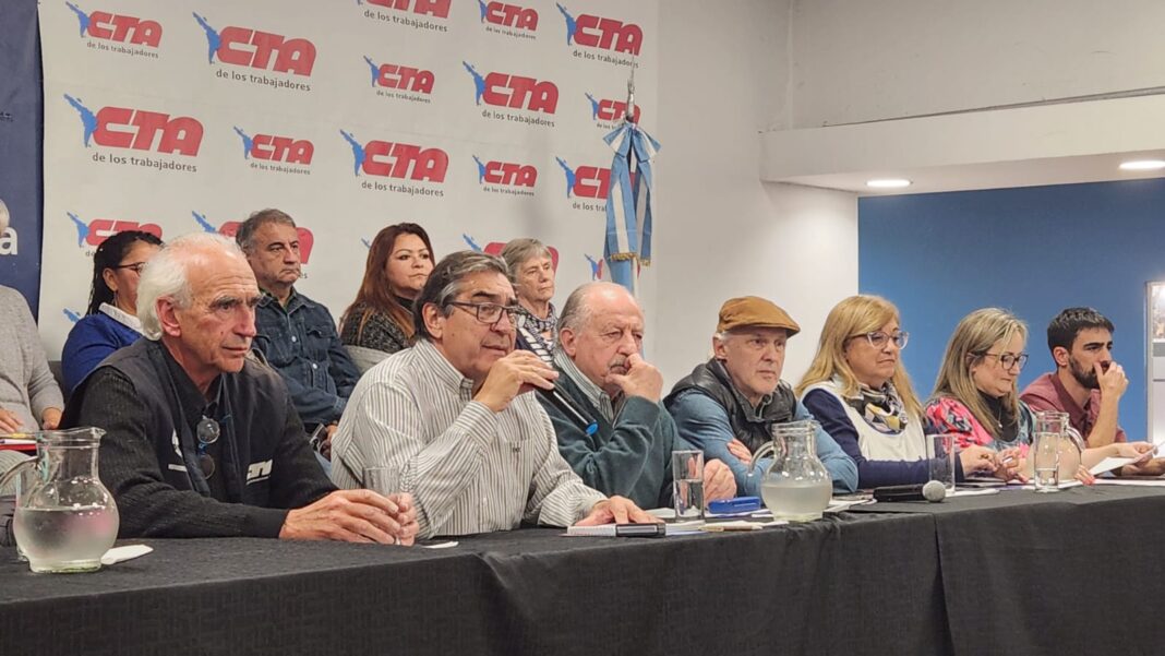 plenario dos cta milei Las dos CTA se reunieron en un plenario y aprobaron un plan de lucha contra el Gobierno de Javier Milei con diez medidas claves.
