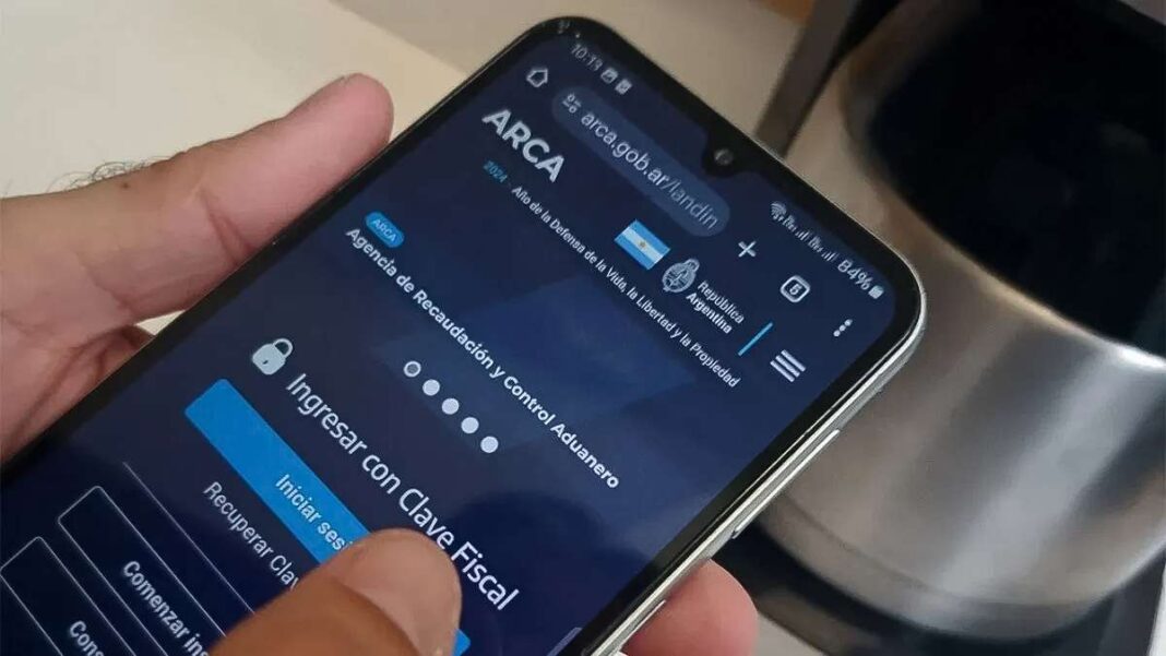 Con el IPC de junio en 1,6%, ARCA confirmó la suba semestral de Ganancias y Monotributo.