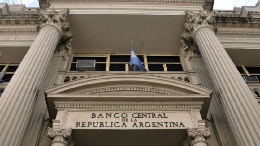 A través de una serie de operaciones, el Banco Central logró revertir la tendencia en alza del dólar.