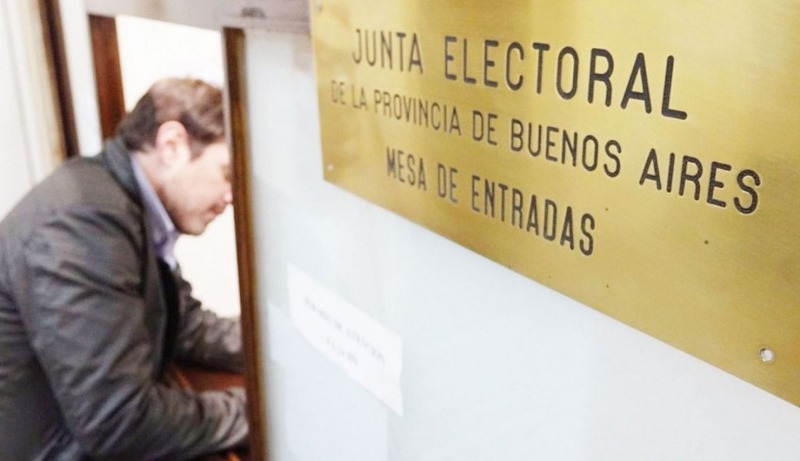 La Junta electoral bonaerense incorporó lineamientos precisos sobre el diseño de las boletas, el orden de los cargos, tipografía, colores y fotografías que no estaban contemplados por la Ley vigente.