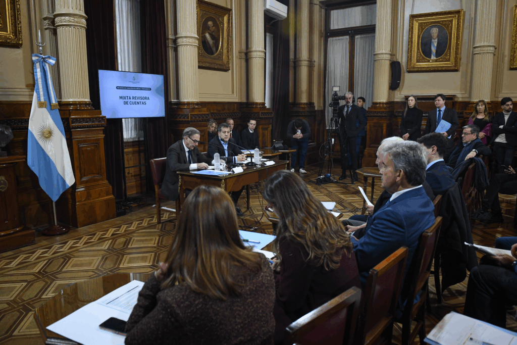 Legisladores pedirán informes al Ministerio de Economía para conocer el estado de ciertos préstamos que mantiene el Estado.