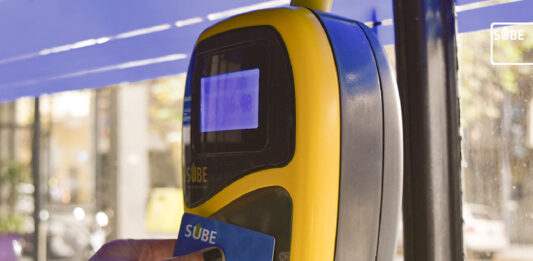El boleto de colectivo en el Área Metropolitana de Buenos Aires (AMBA) vuelve a aumentar en octubre un 4%, y el gasto en transporte quedará 20 puntos por encima de la inflación.