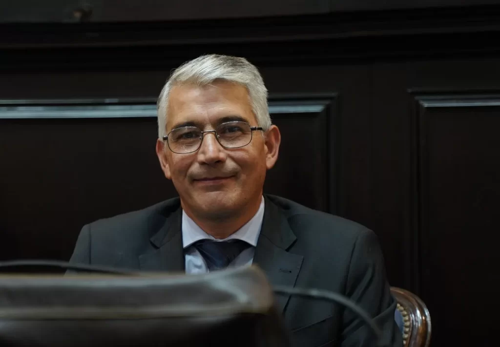Carlos Puglelli, el diputado bonaerense de Unión por la Patria que reclama medidas nacionales y provinciales para frenar la ola de despidos en el sector industrial.