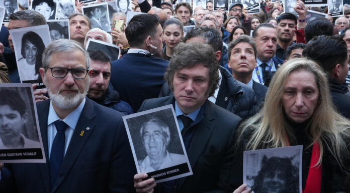 Milei encabeza el acto por el 32° aniversario del atentado contra la AMIA A 32 años, el presidente Javier Milei encabeza este viernes un nuevo acto en conmemoración a las víctimas que fallecieron en el atentado a la AMIA. Todos los detalles.