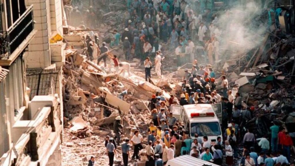 El atentado en la sede de la AMIA de 1994 dejó un saldo de 85 muertes y más de 300 heridos.