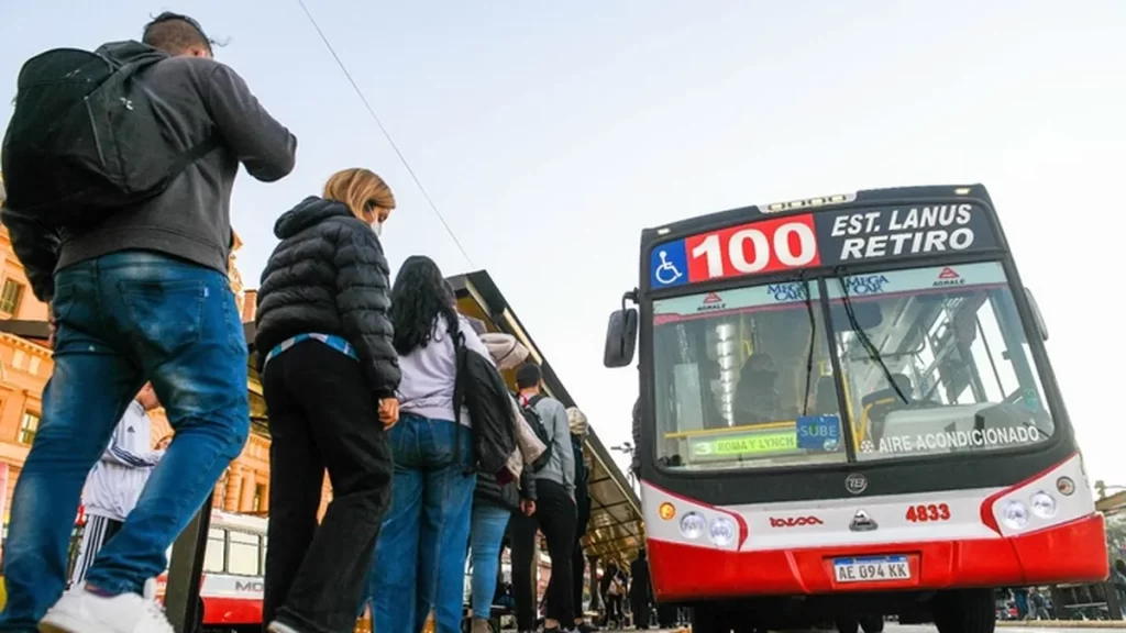 AMBA: el transporte representa el 36% del gasto familiar en servicios.