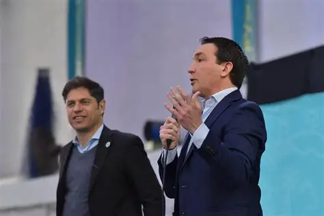 El intendente de Florencio Varela, Andrés Watson, junto al gobernador Axel Kicillof.