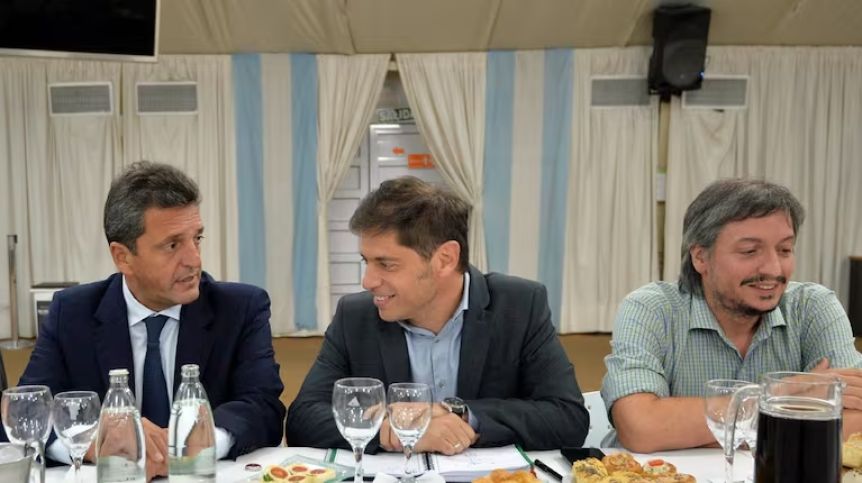 Tras un caliente cierre de listas, con prorroga incluida, el frente peronista, Fuerza Patria, presentó su lista de candidatos.