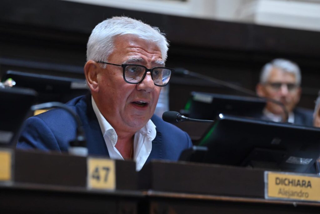 El ex intendente de Monte Hermoso y actual diputado bonaerense, Alejandro Dichiara, vuelve a encabezar la lista de candidatos en la Sexta sección electoral. 