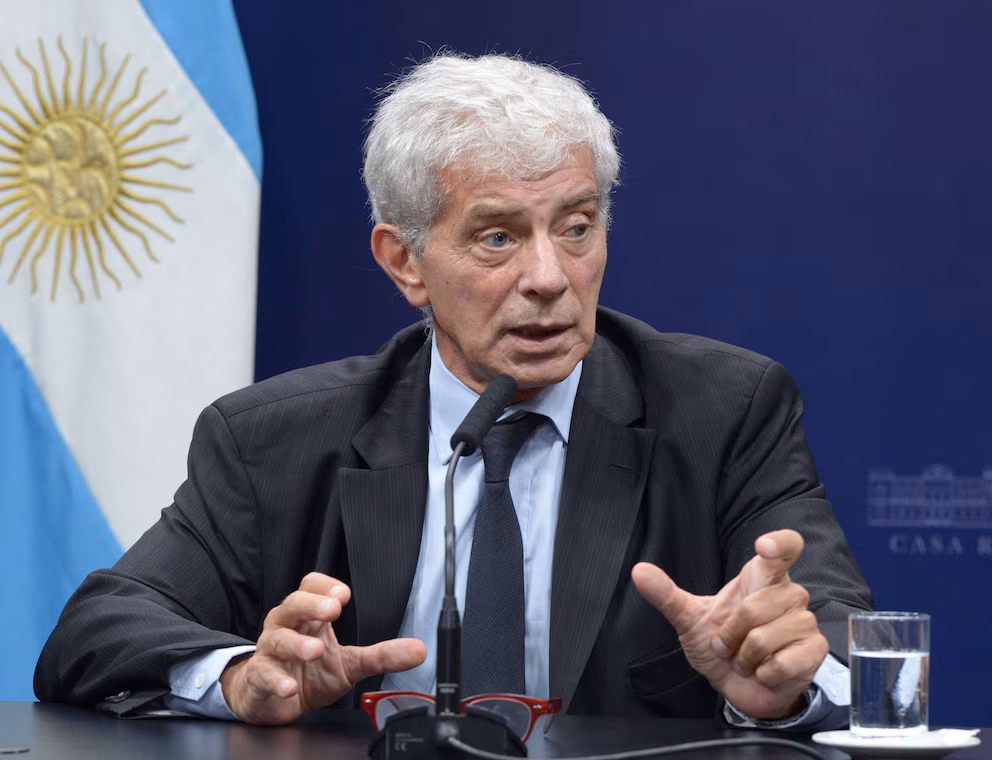 El ministro de Justicia, Mariano Cúneo Libarona, también firmó el decreto que cesa los contratos de 60 trabajadores de la Procuración del Tesoro.