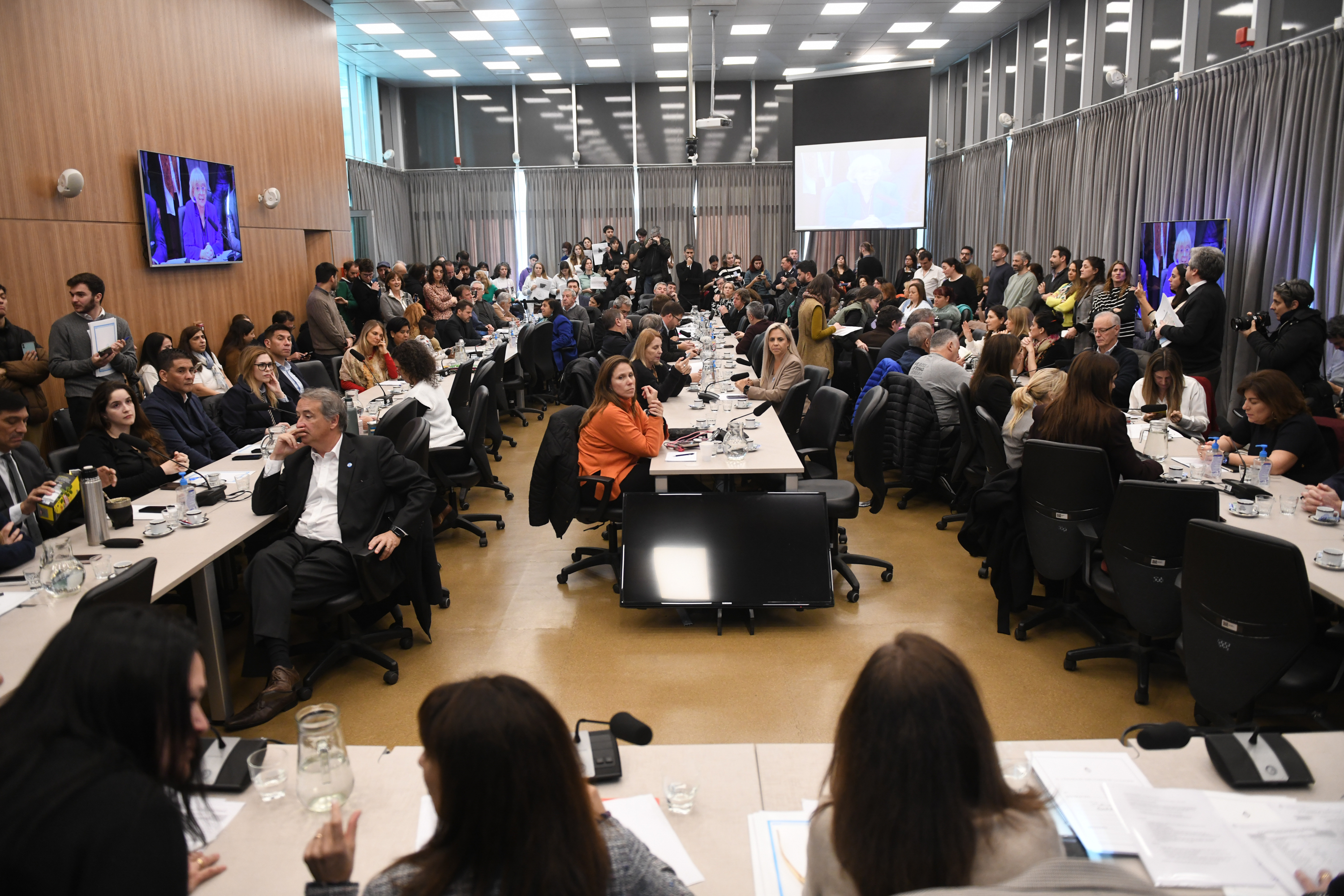 La comisión de Presupuesto y Hacienda dio despacho al proyecto que declara la emergencia del Hospital Garrahan.
