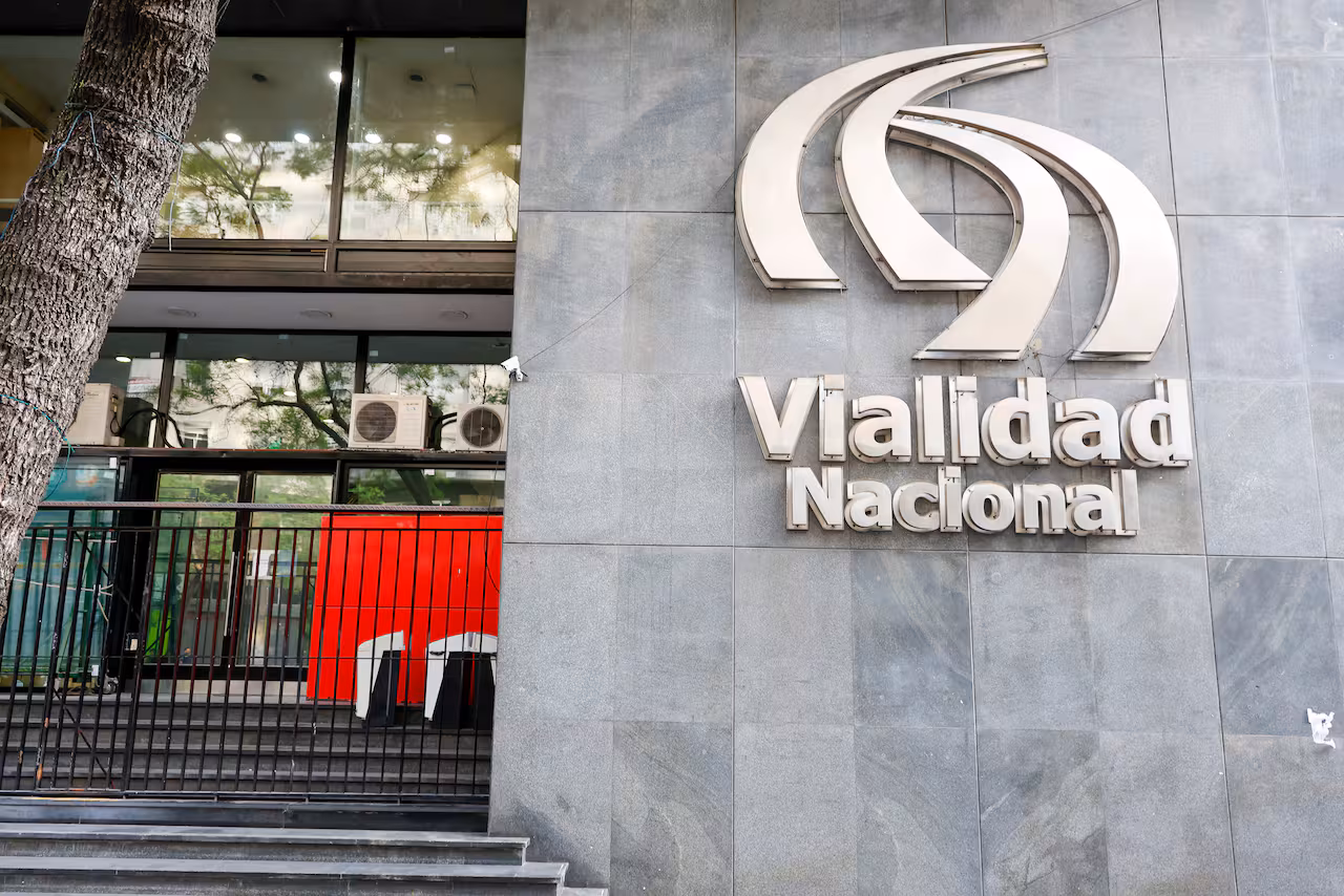 Con fuerte repudio sindical, el Gobierno nacional cerró Vialidad Nacional.