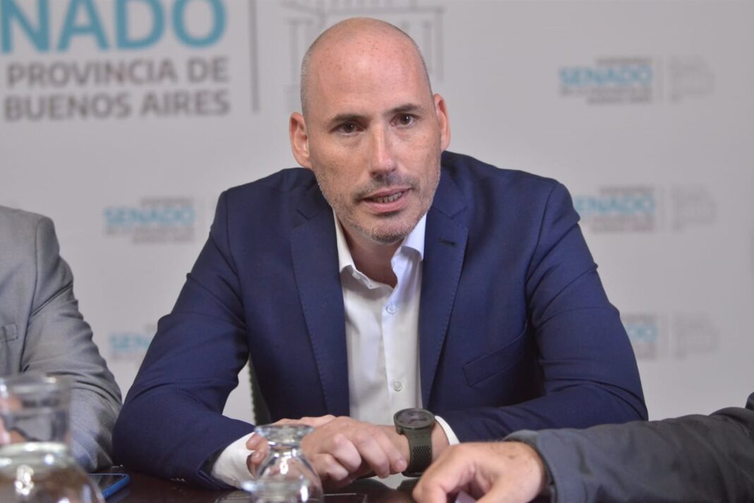 El senador bonaerense del PRO, Marcelo “Chuby” Leguizamón, pidió explicaciones al gobierno de Axel Kicillof y ABSA por el alto nivel de arsénico en el agua potable.