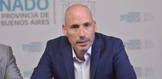El senador bonaerense del PRO, Marcelo “Chuby” Leguizamón, pidió explicaciones al gobierno de Axel Kicillof y ABSA por el alto nivel de arsénico en el agua potable.